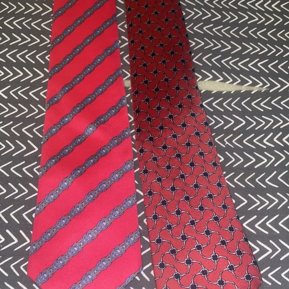 Red Striped Men's Tie - Picture 5 of 10